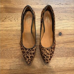 Clarks Brown Leopard Print Heels Women’s Sz 9.5 Classic Animal Print Leather